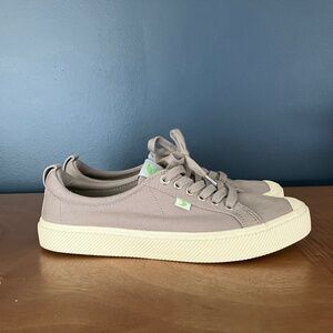 Cariuma Gray Canvas OCA Low. Men's 10